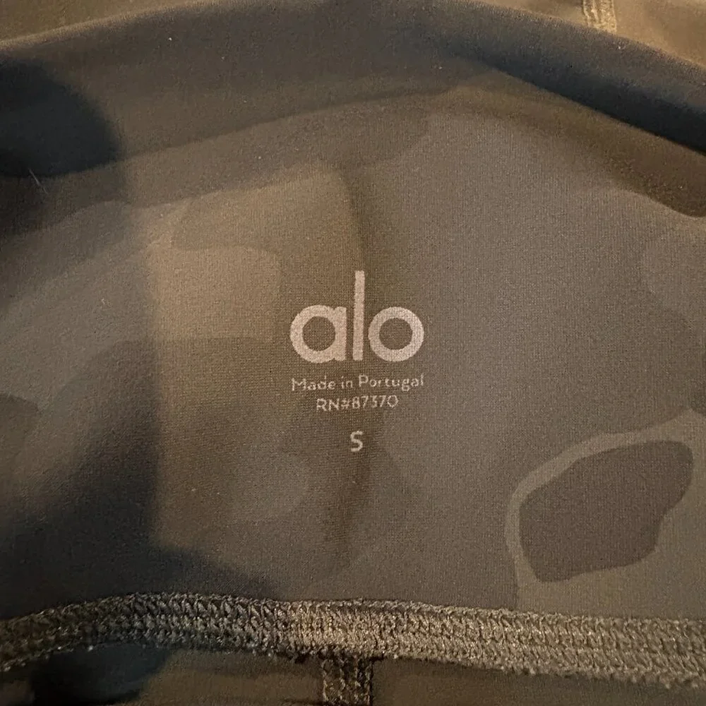 Alo Yoga High-Waist Camo Vapor Legging in Black Camo